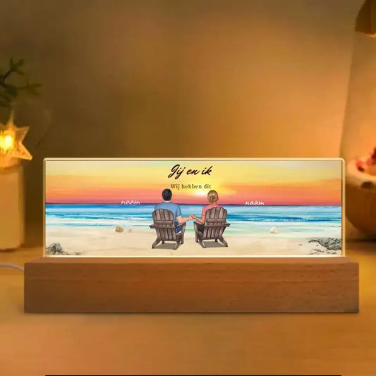 Paar zittend op het strand Retro gepersonaliseerd LED-nachtlampje